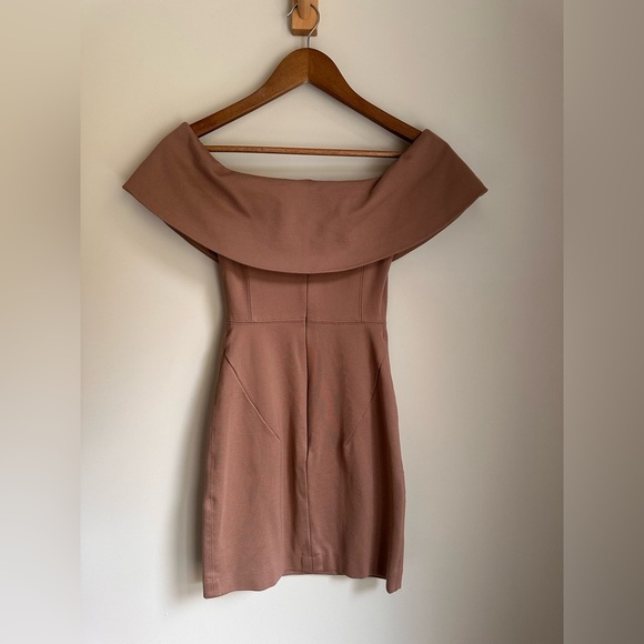 Babaton Aritzia Off-Shoulder Dress – Minimalist Taupe Cocktail Style Mini - Picture 3 of 6